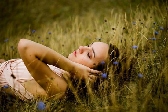 晚安发圈吸引人的句子(睡前正能量短句)