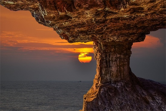 欣赏江边的风景句子(形容江边风景的句子有哪些)