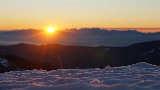 逗女孩子开心的话题84句